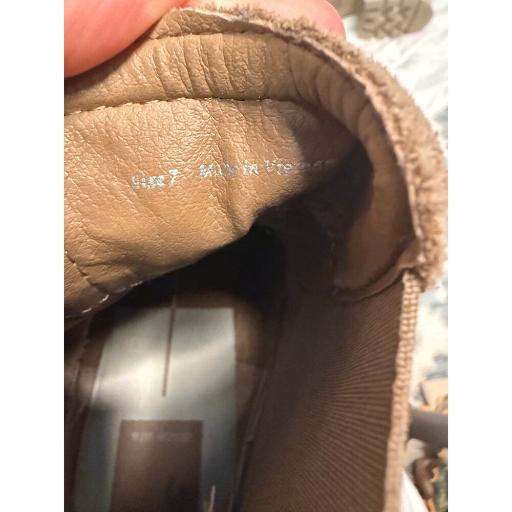 Dolce Vita Lug Chelsea Boot Taupe Suede Size 7 | Old Money Aesthetic - Picture 3 of 7